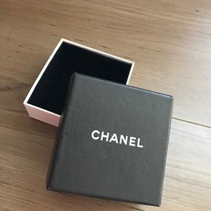 Small Chanel jewelry box