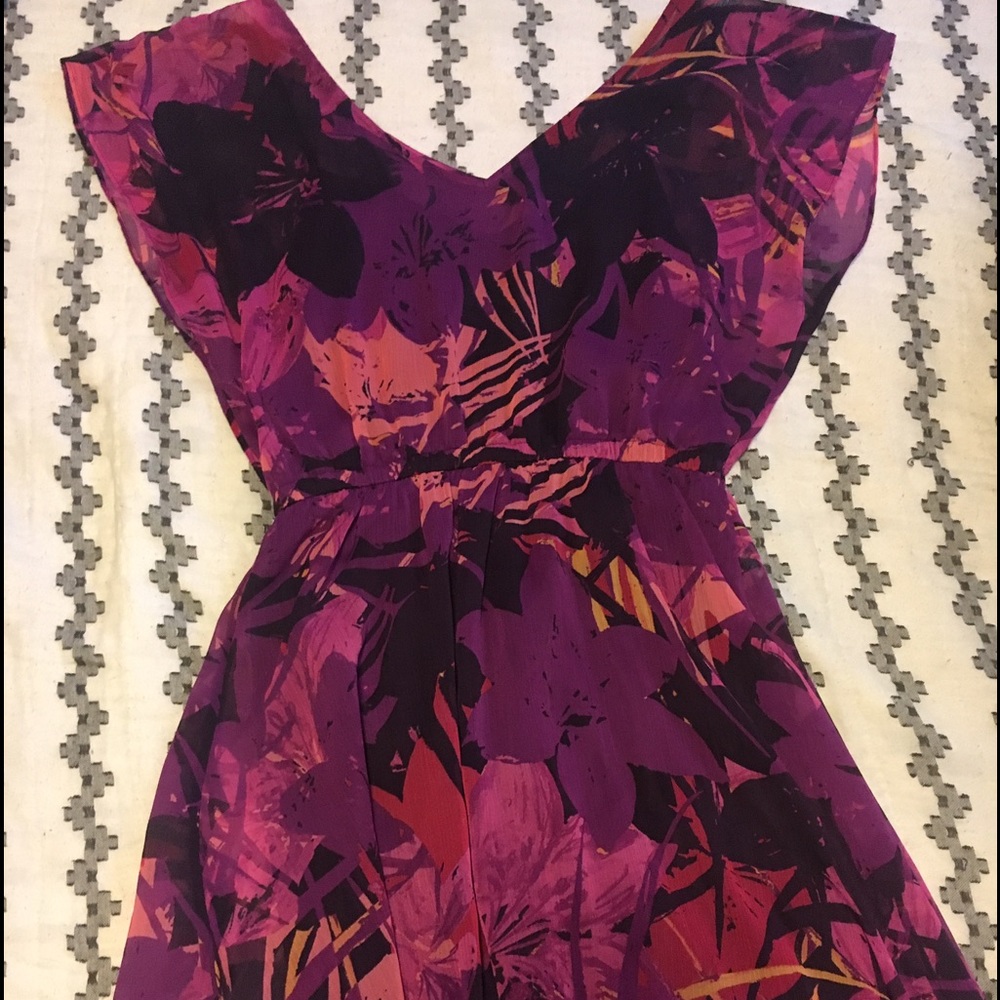 Express Floral Short Sleeve V-neck Dress