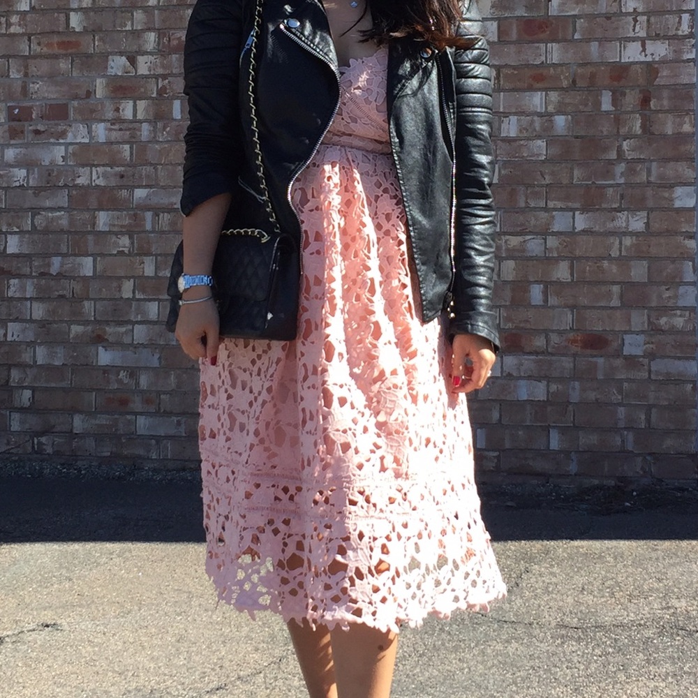 Lace dress with spaghetti straps - blush pink