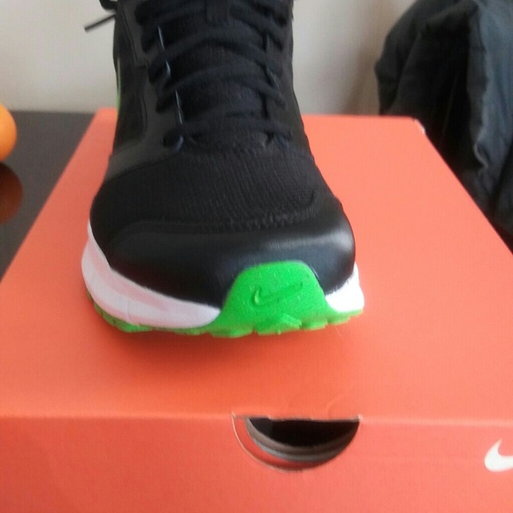 Nike - Picture 4 of 4