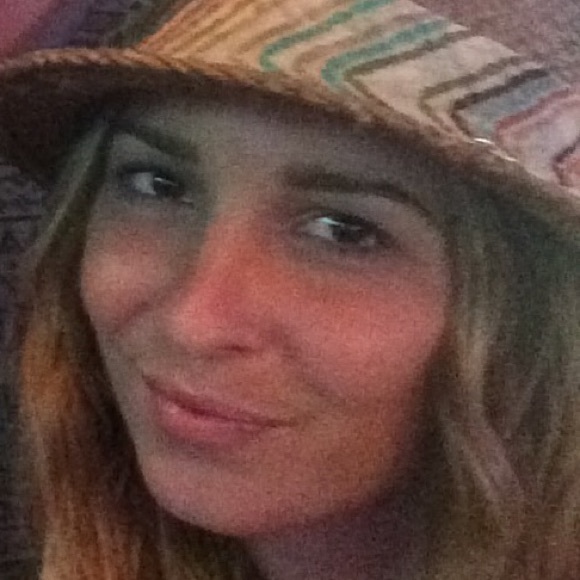 Meet your Posher, Nicole - Picture 1 of 1