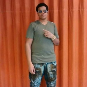 Meet your Posher, Luis