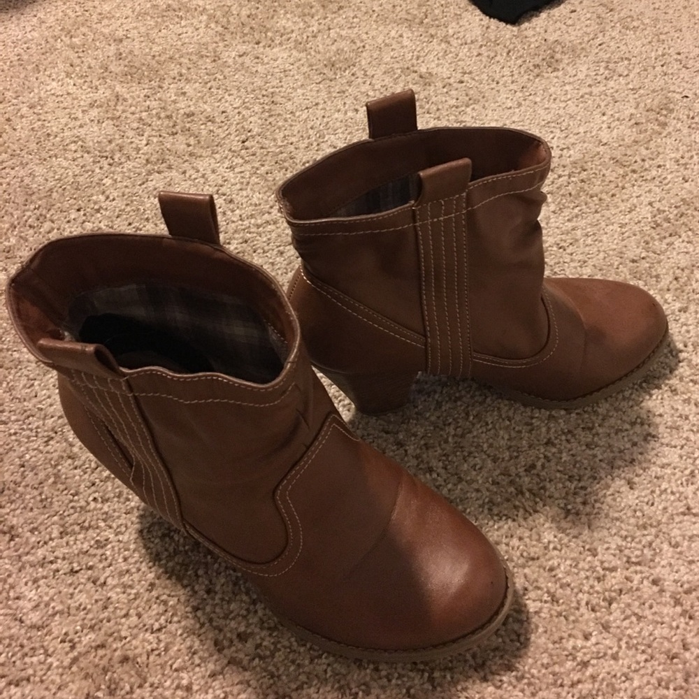 Camel brown booties!!