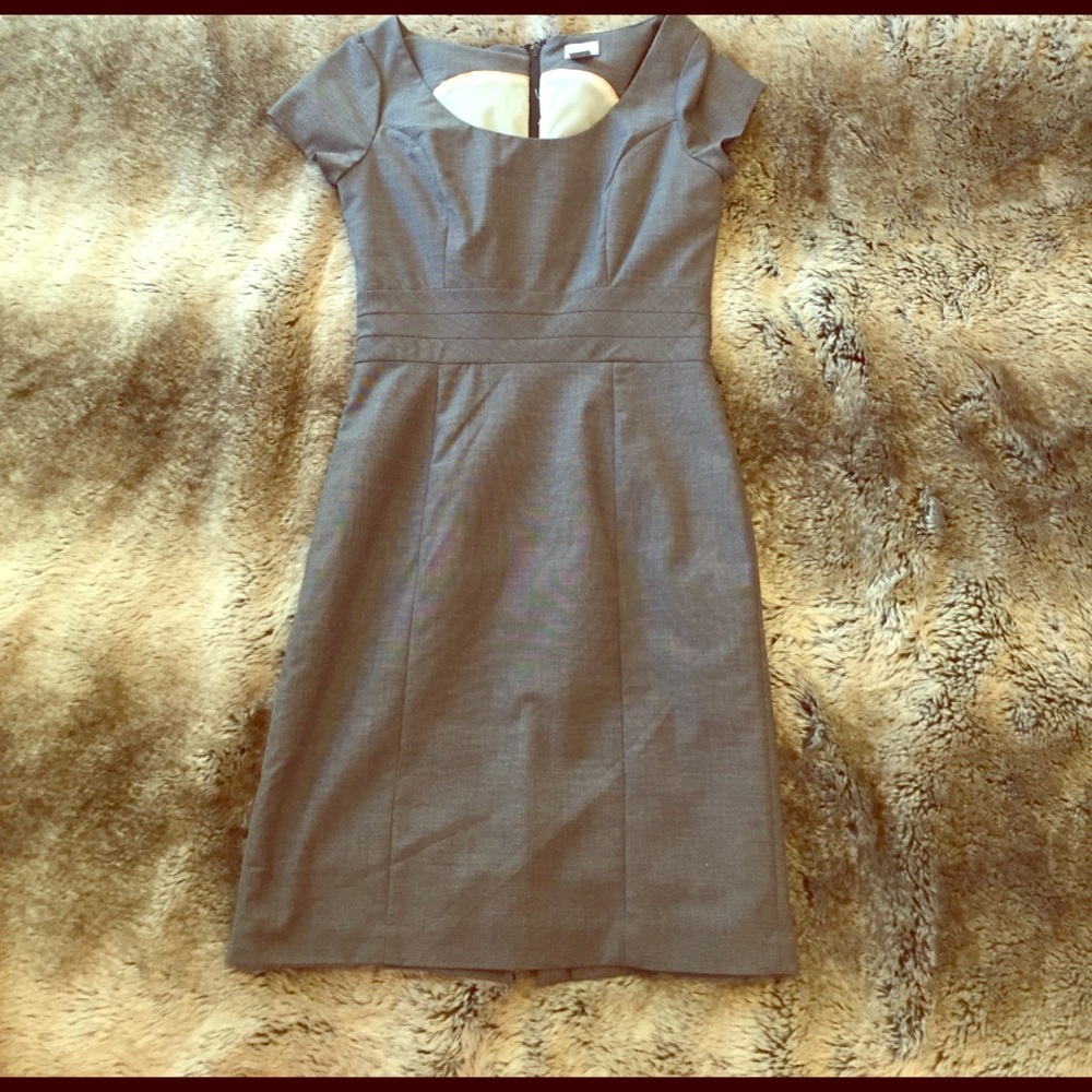 **SOLD on Merc**H&M grey pencil dress size 6