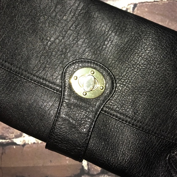 OLD NAVY~ Chic Vegan Leather Clutch/ Wristlet - Picture 2 of 7