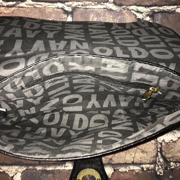 OLD NAVY~ Chic Vegan Leather Clutch/ Wristlet - Picture 5 of 7