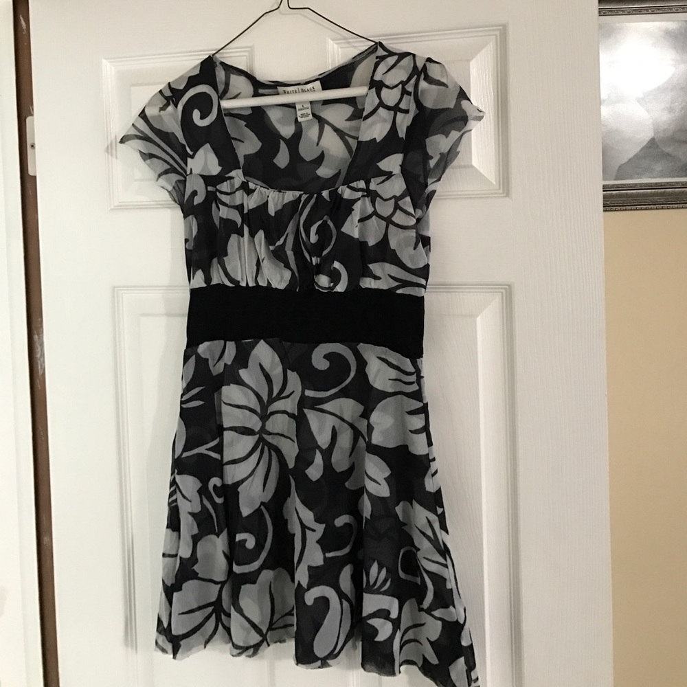 GUC White House Black Market tunic