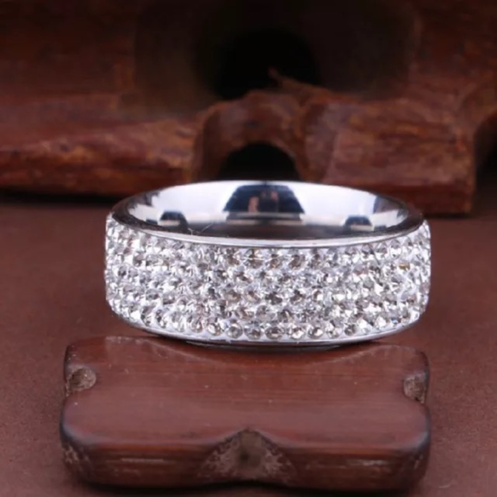 Brand New Stainless Steel AAA+ crystals size 7.5&7 - Picture 4 of 8