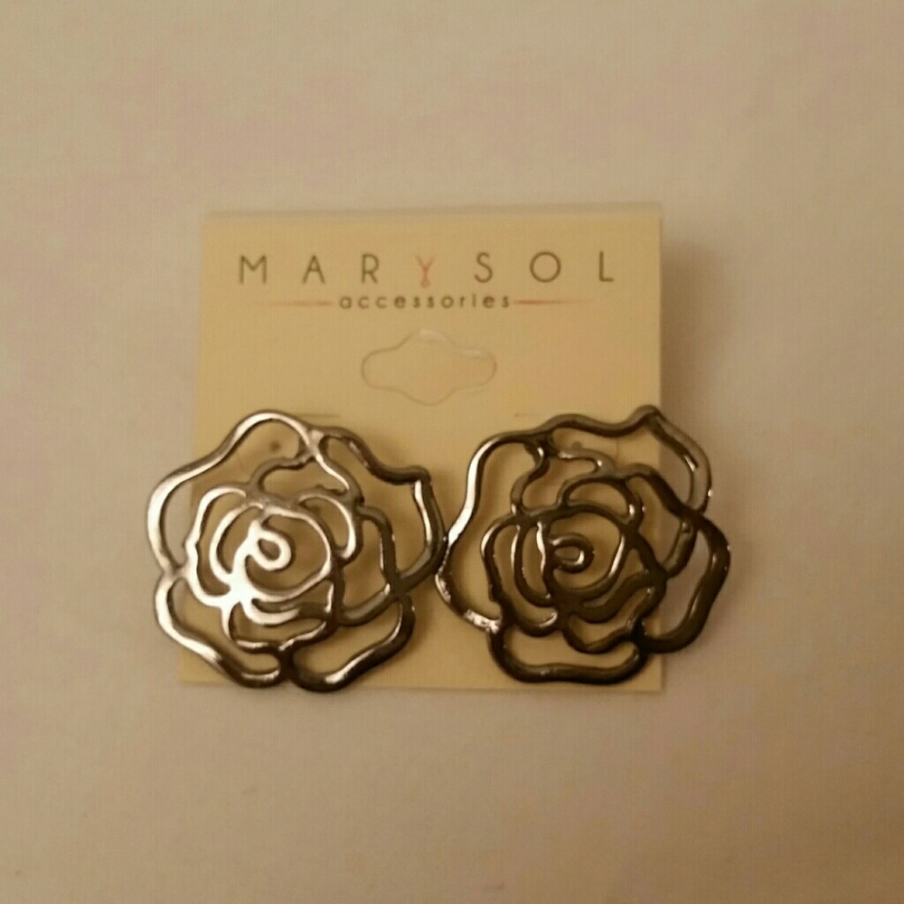 Flower Earrings - Picture 3 of 4