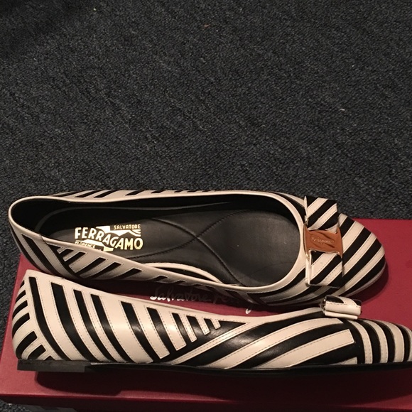 👠👕👞 - Picture 2 of 2