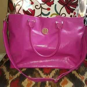 TORY BURCH DENA TOTE IN MAGENTA
