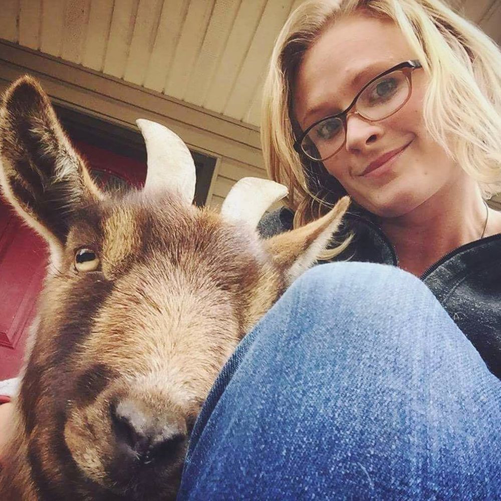 Meet your Posher, Caitlin