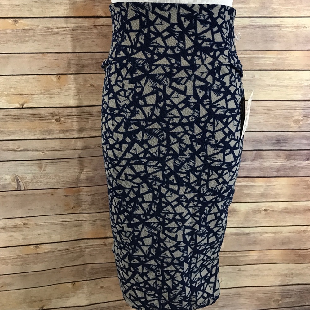 New With Tags LuLaRoe XS Cassie Skirt