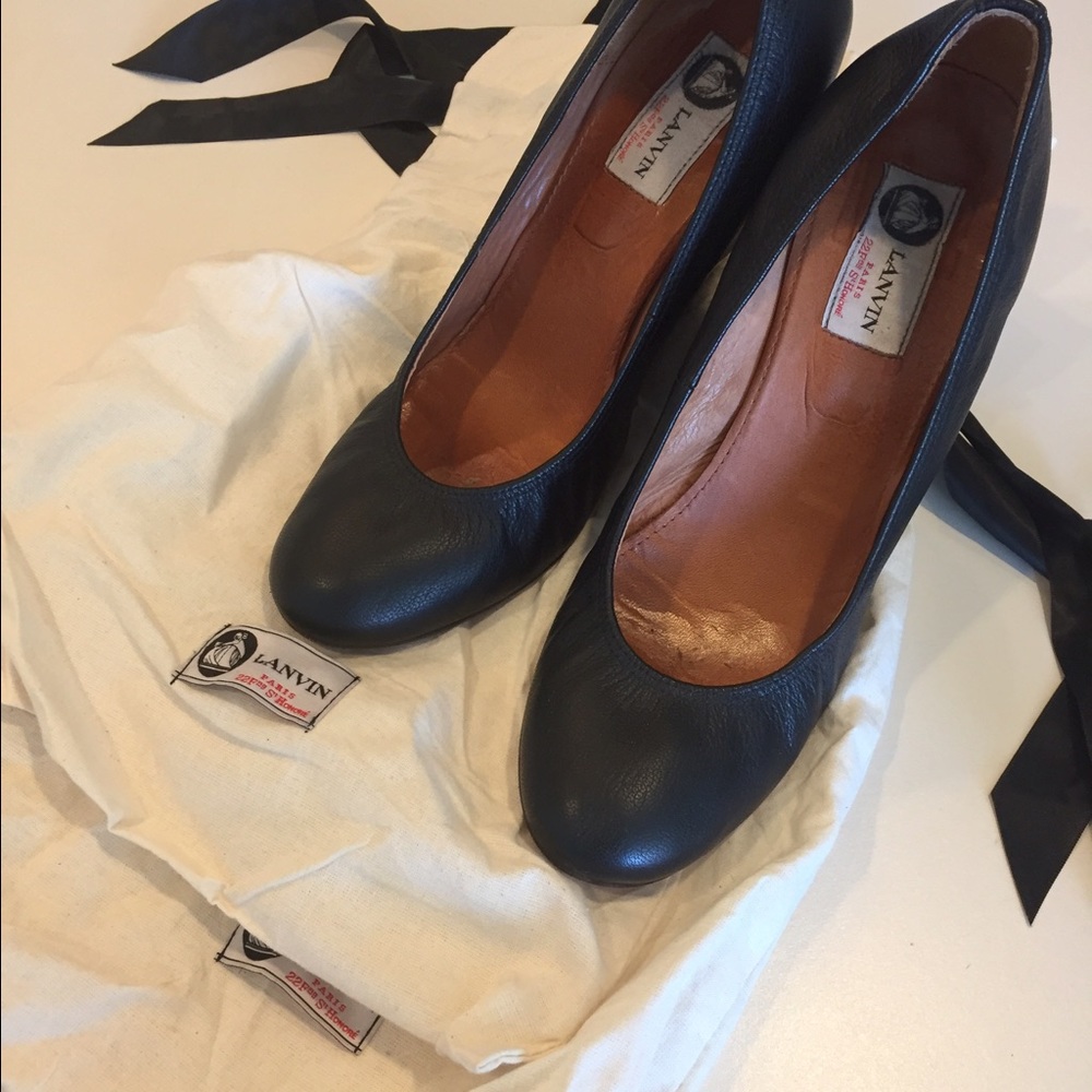 Lanvin ballerina wedges + shoe bags. Black Size 9