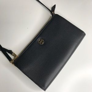 Tory Burch- Robinson Pebbled Cross body Wallet