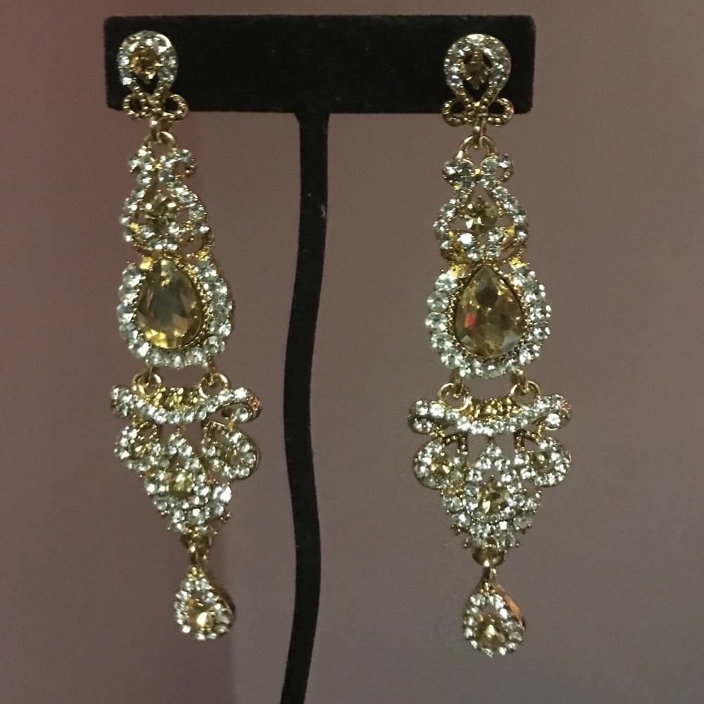 Elegant evening earring .