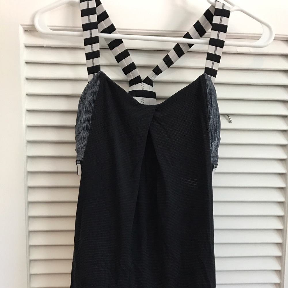 Lululemon black and white tank