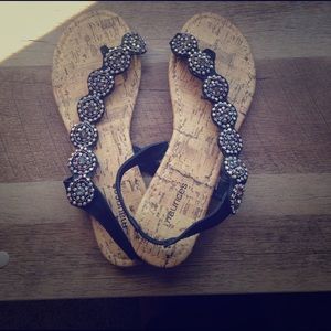 Maurices jewels flip flops. Size 8