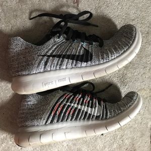 Women's 6.5 Nike Free RN Flyknit