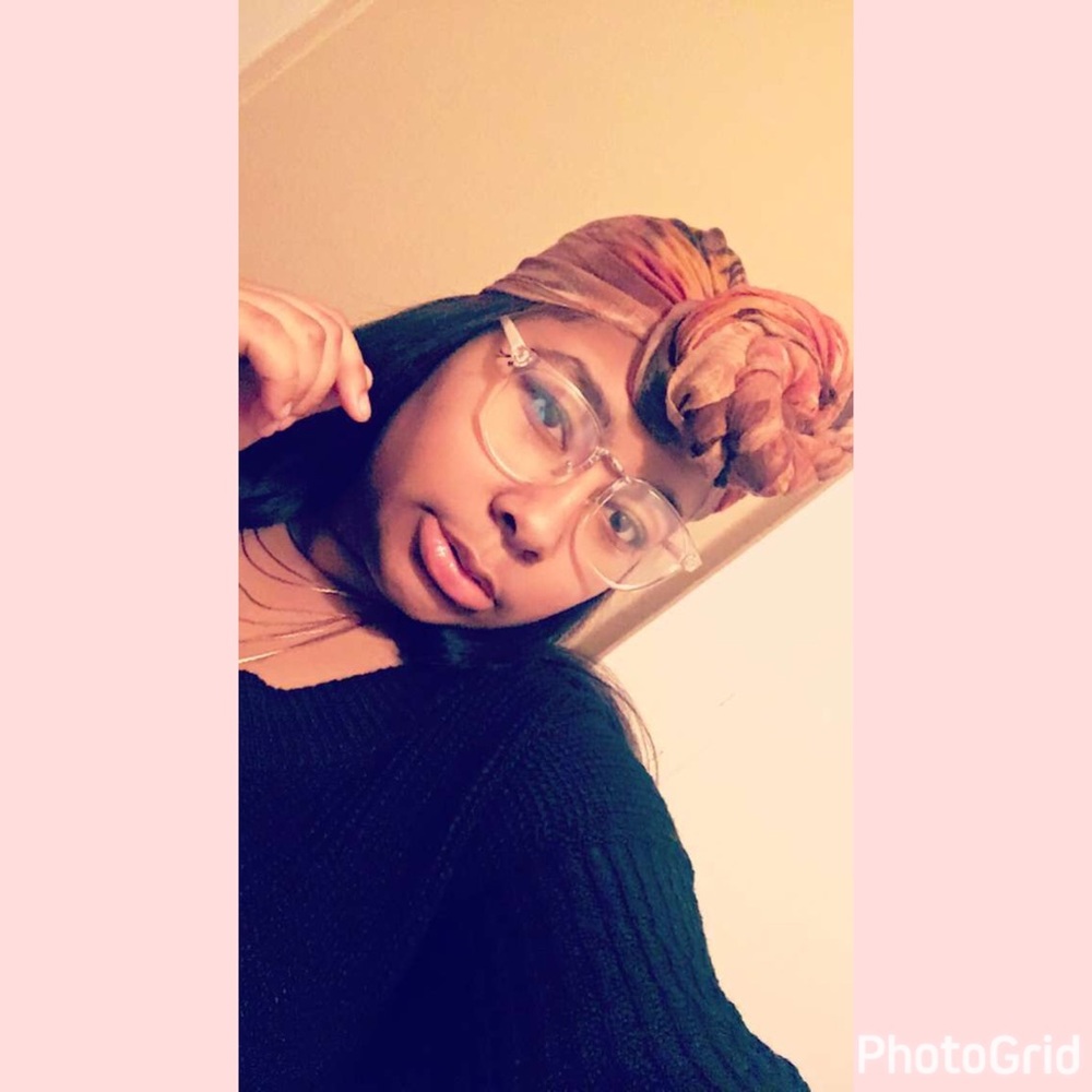 Meet your Posher, Roya