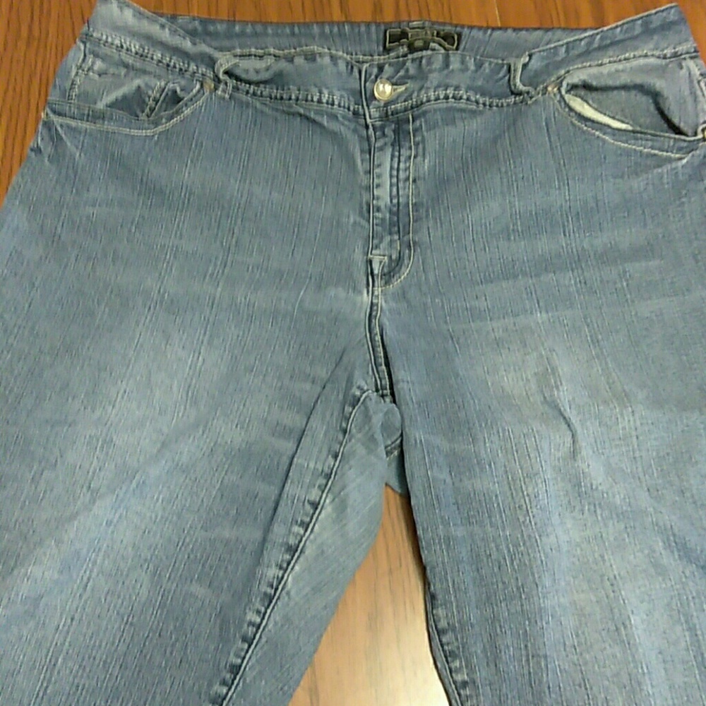 Woman's Cato plus size knee length stretch jeans