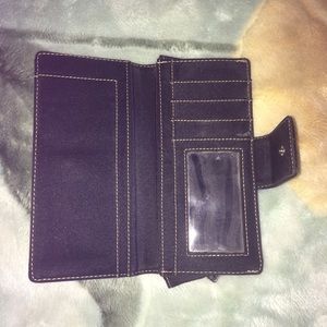 Checkbook wallets