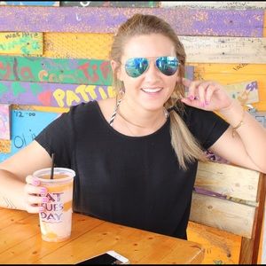 Meet your Posher, Alexis