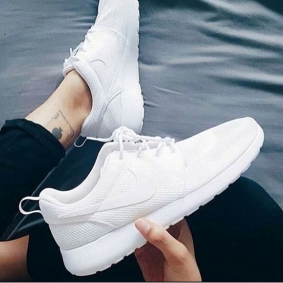 NWT Nike roshe triple white - Picture 6 of 8