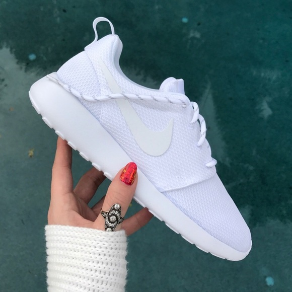 NWT Nike roshe triple white - Picture 2 of 8
