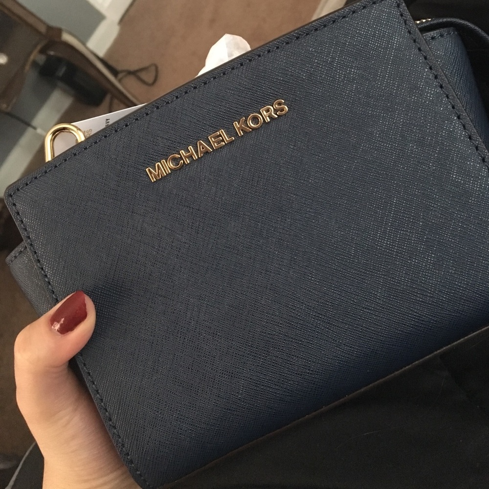 [SOLD] Michael Kors mini messenger bag