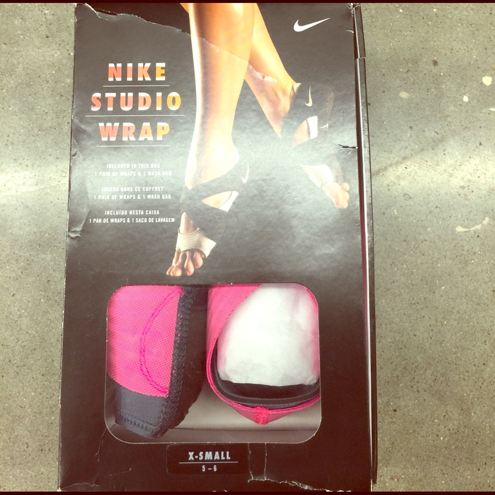 Nike Studio Wrap