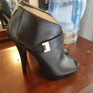 Michael Kors sz 9 black booties