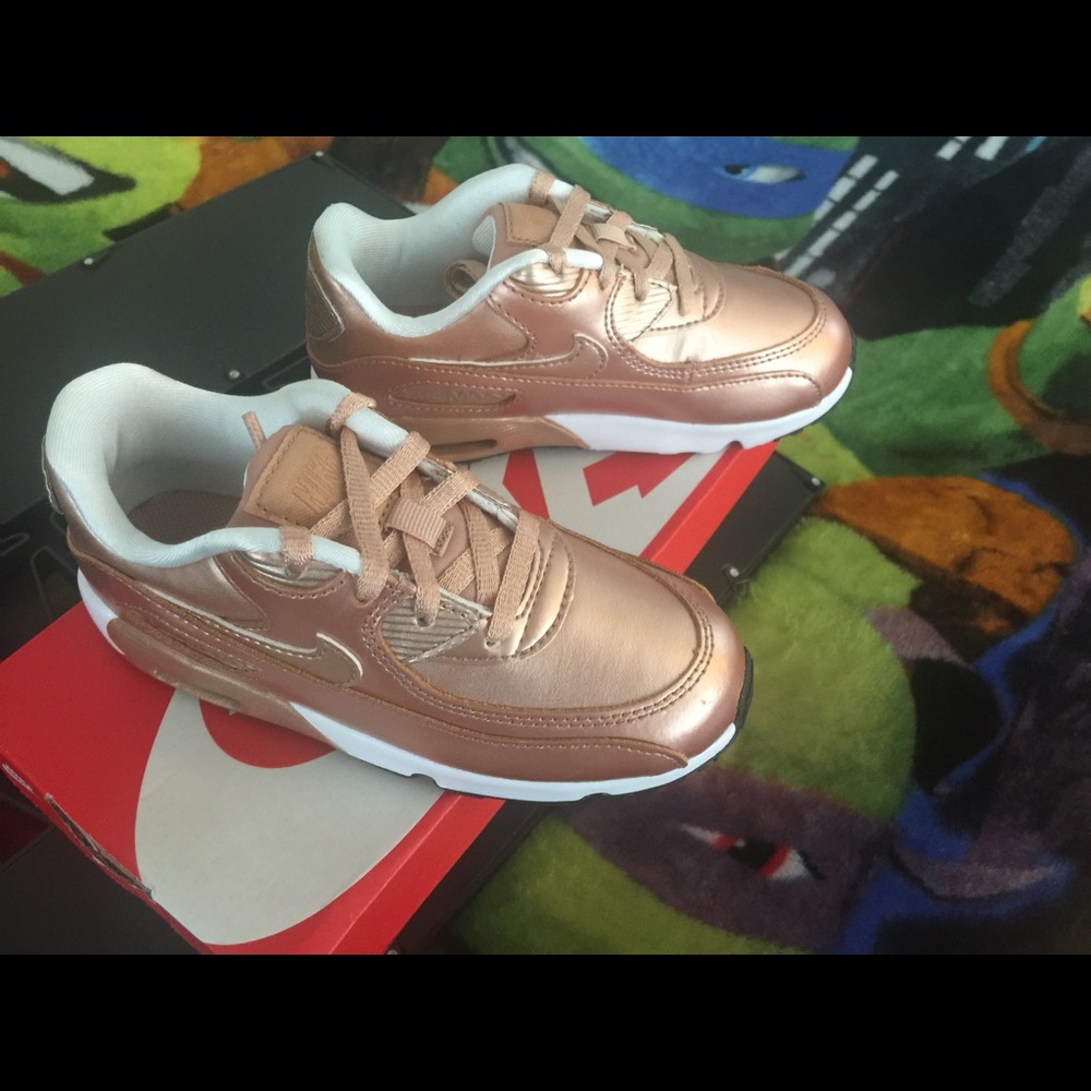 Girl Nike Air Max 90 NIB - Picture 2 of 4