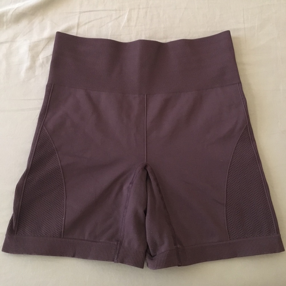 Lululemon yoga shorts size 8