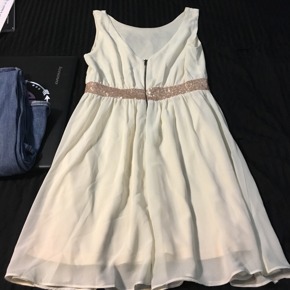 Dress - Picture 3 of 5