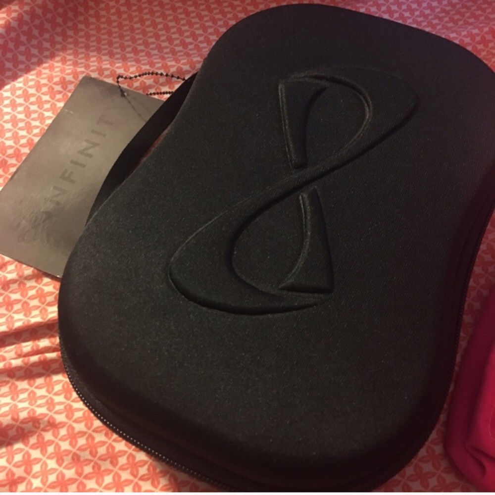 NFINITY MAKEUP BAG