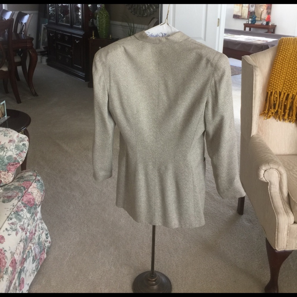Suit - Picture 2 of 6