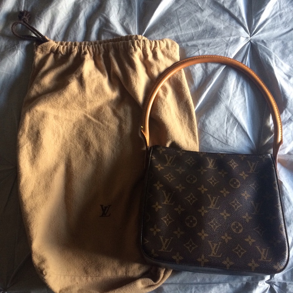 SALE ⭐️ Louis Vuitton monogram loop bag