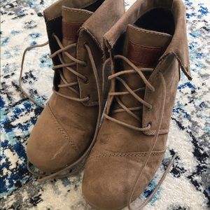 Wedge lace up booties- brown/tan.