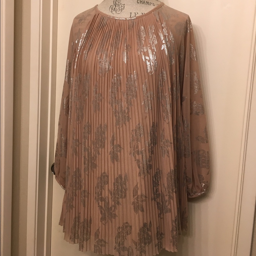 Stunning Floral TopShop Petite Pleated Blouse