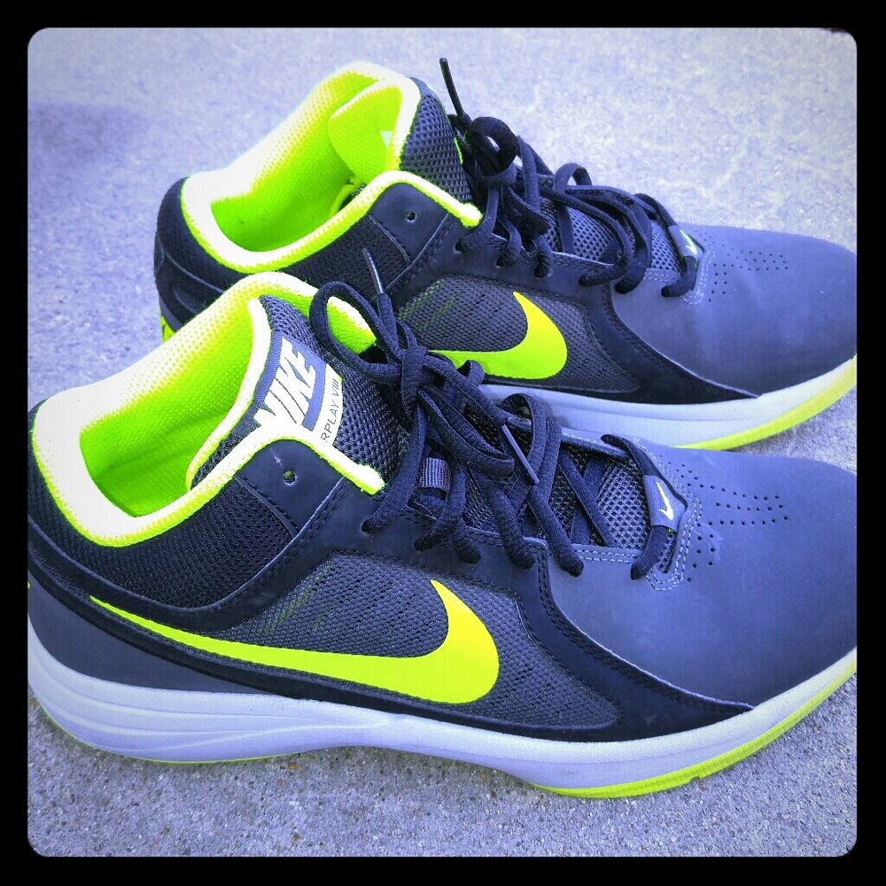 Nike tennis shoes