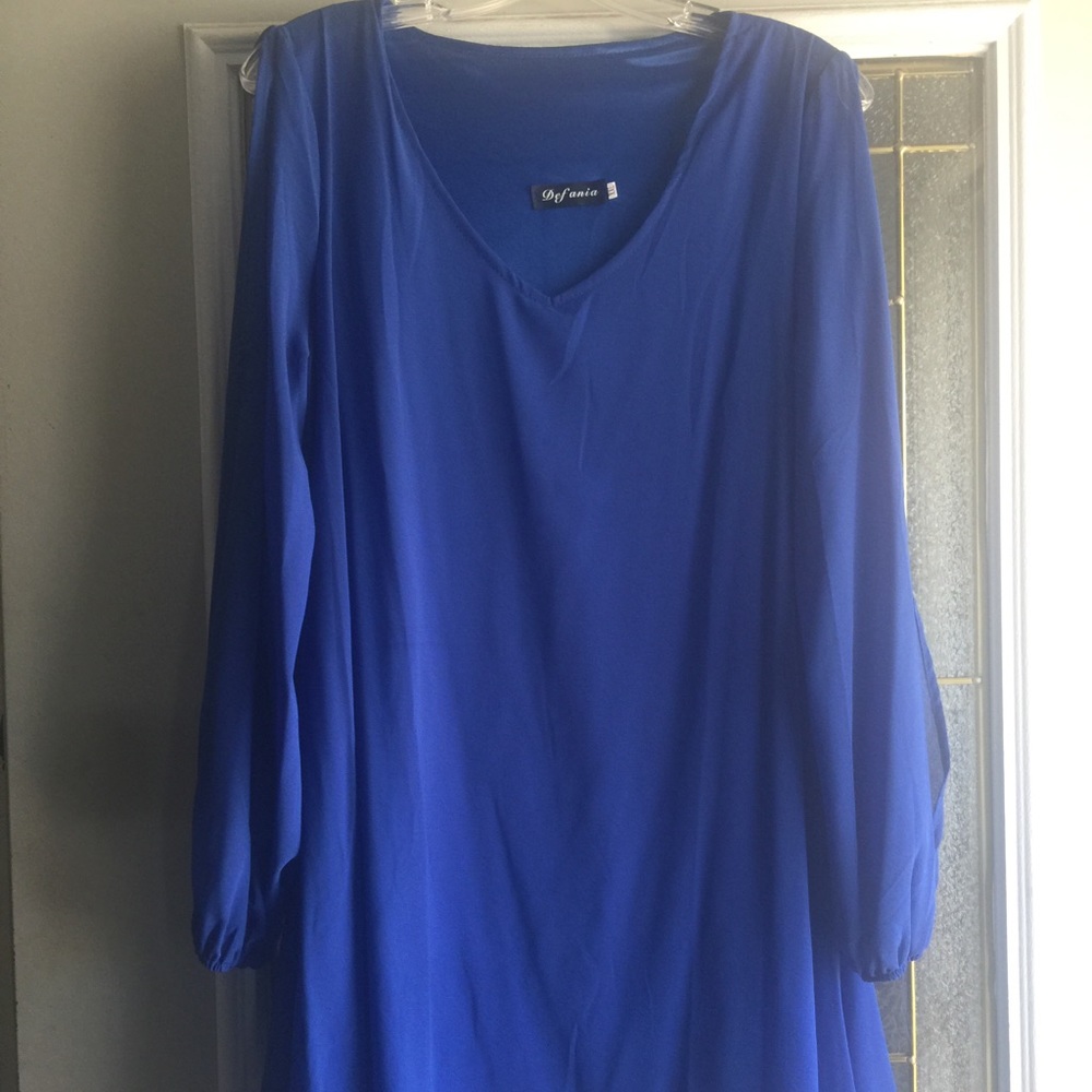 Blue midi dress with split sleeves