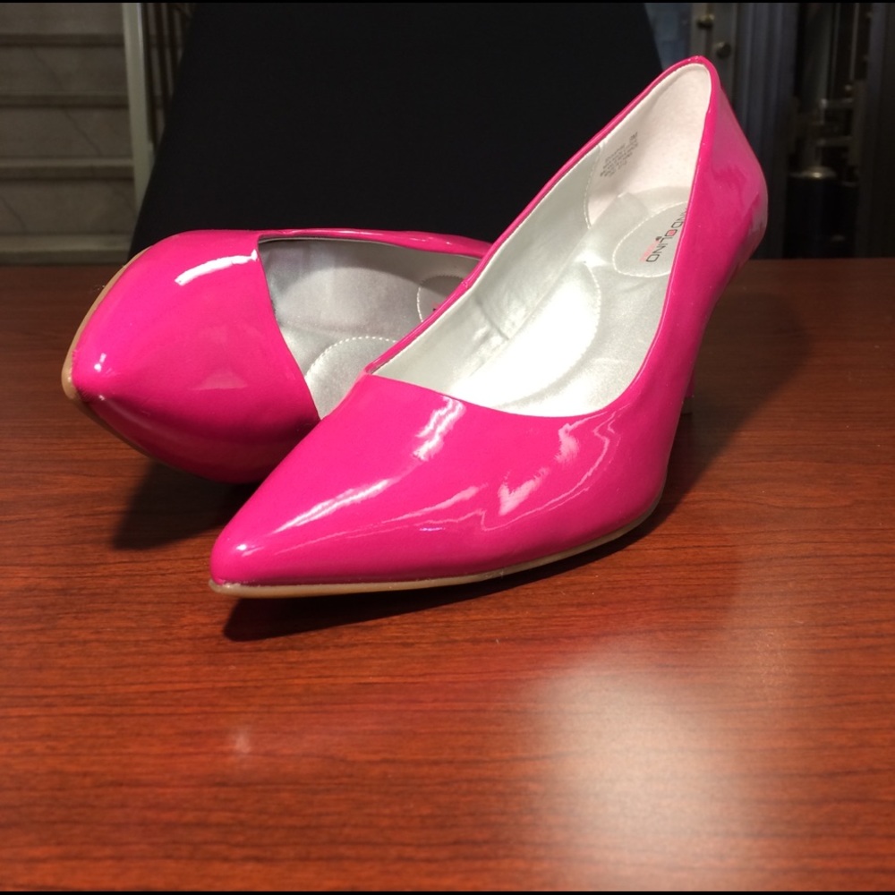 NWOT!! Pink Bandolino Pointed Heel!!!