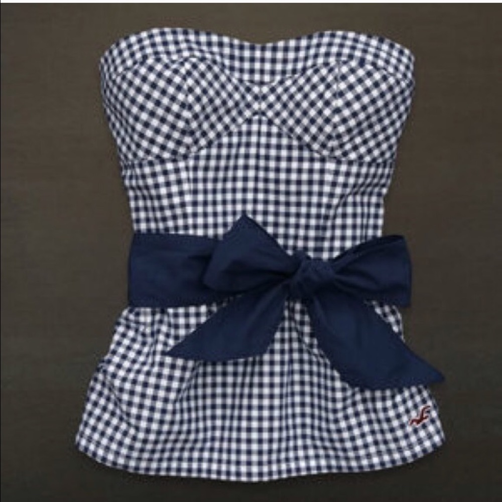 Cute Holister Top! Great for summer. Strapless
