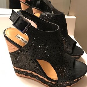 Black wedges