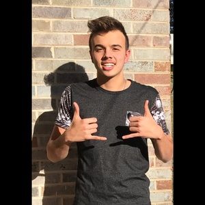 Meet your Posher, Gustavo