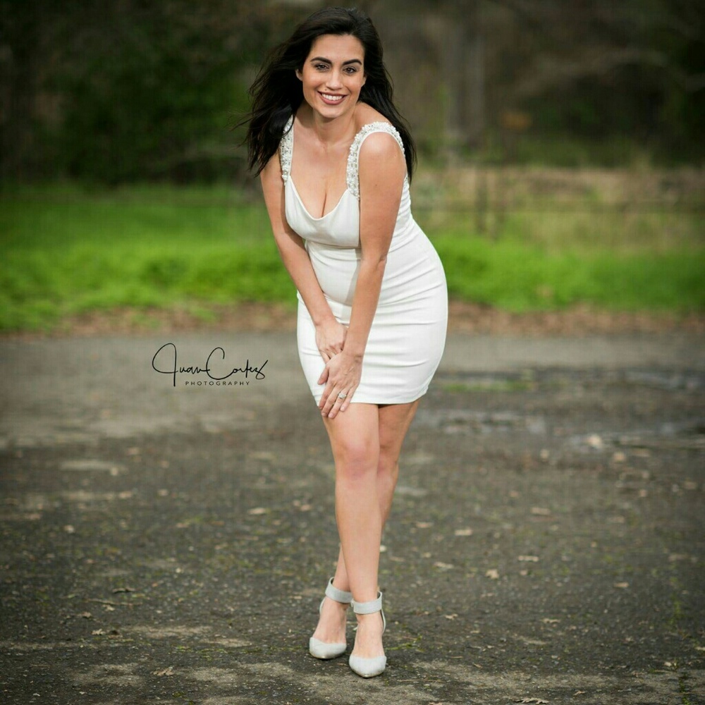 BACKLESS BEADED IVORY BODYCON DRESS - Picture 7 of 7