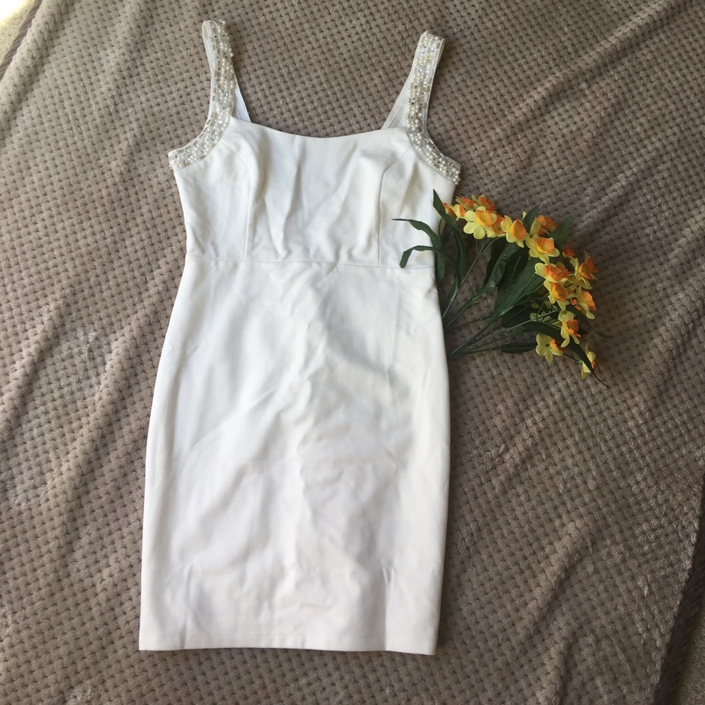 BACKLESS BEADED IVORY BODYCON DRESS - Picture 3 of 7