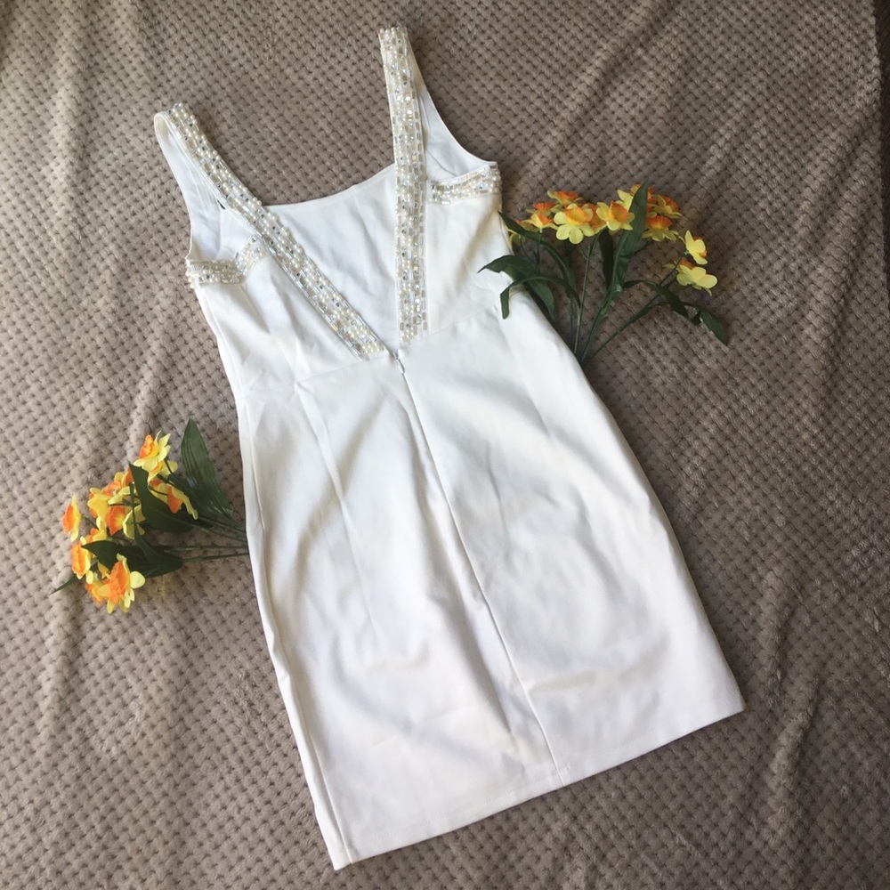 BACKLESS BEADED IVORY BODYCON DRESS - Picture 2 of 7