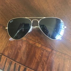 Ray Ban classic aviator in gold and black